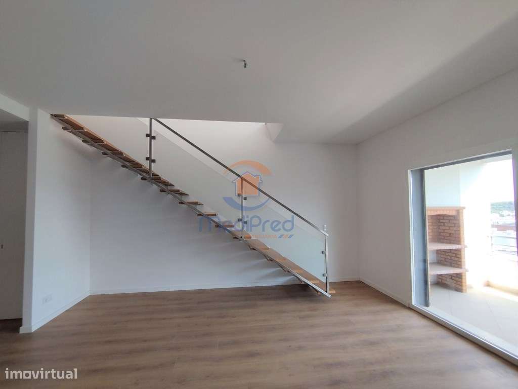 Duplex T3+1 NOVO com TERRAÇO de 103m2 | Colinas do Cruzeiro - Grande imagem: 4/42