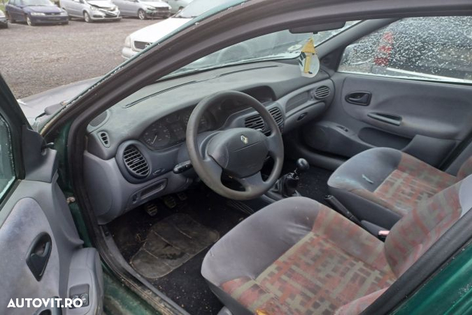 Butoane geam sofer Renault Megane 1 (facelift)  [din 1999 pana  2003] Classic Sedan 1.4 MT (95 hp) - 8