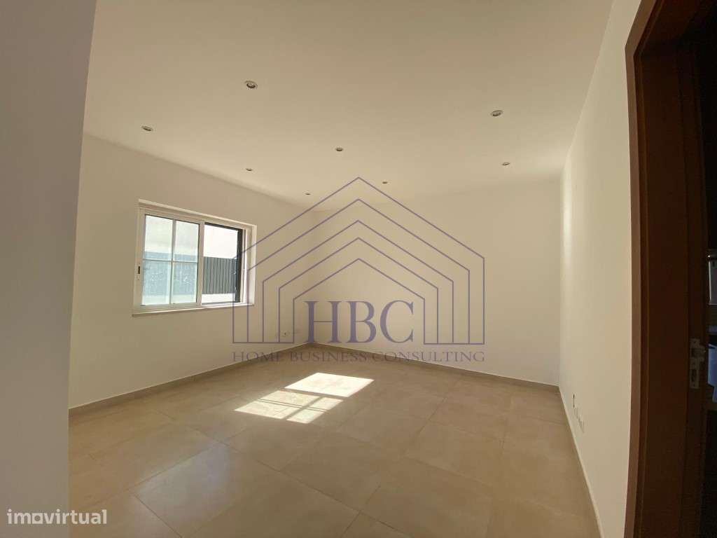 Moradia T4 com Amplo Jardim e Potencial de Remodelação em Alcabidec...-10