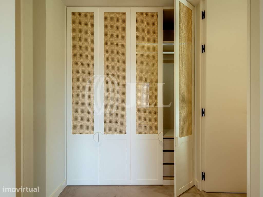 Moradia T3+1 com jardim, piscina e garagem, no Estoril-27