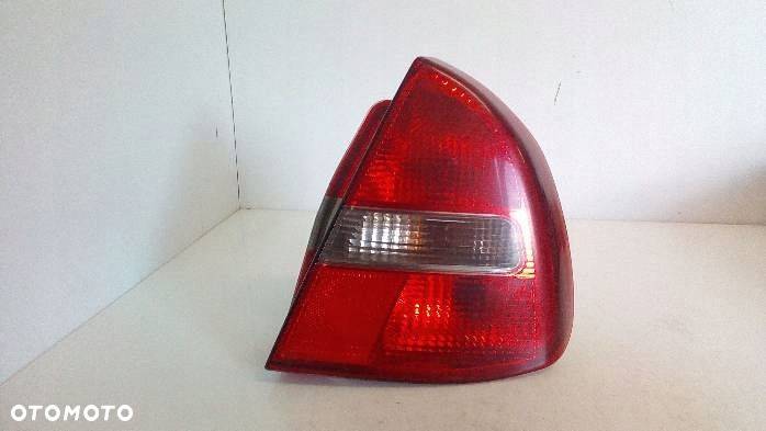 Lampa prawa tylna Mitsubishi Carisma 1999r. - 1