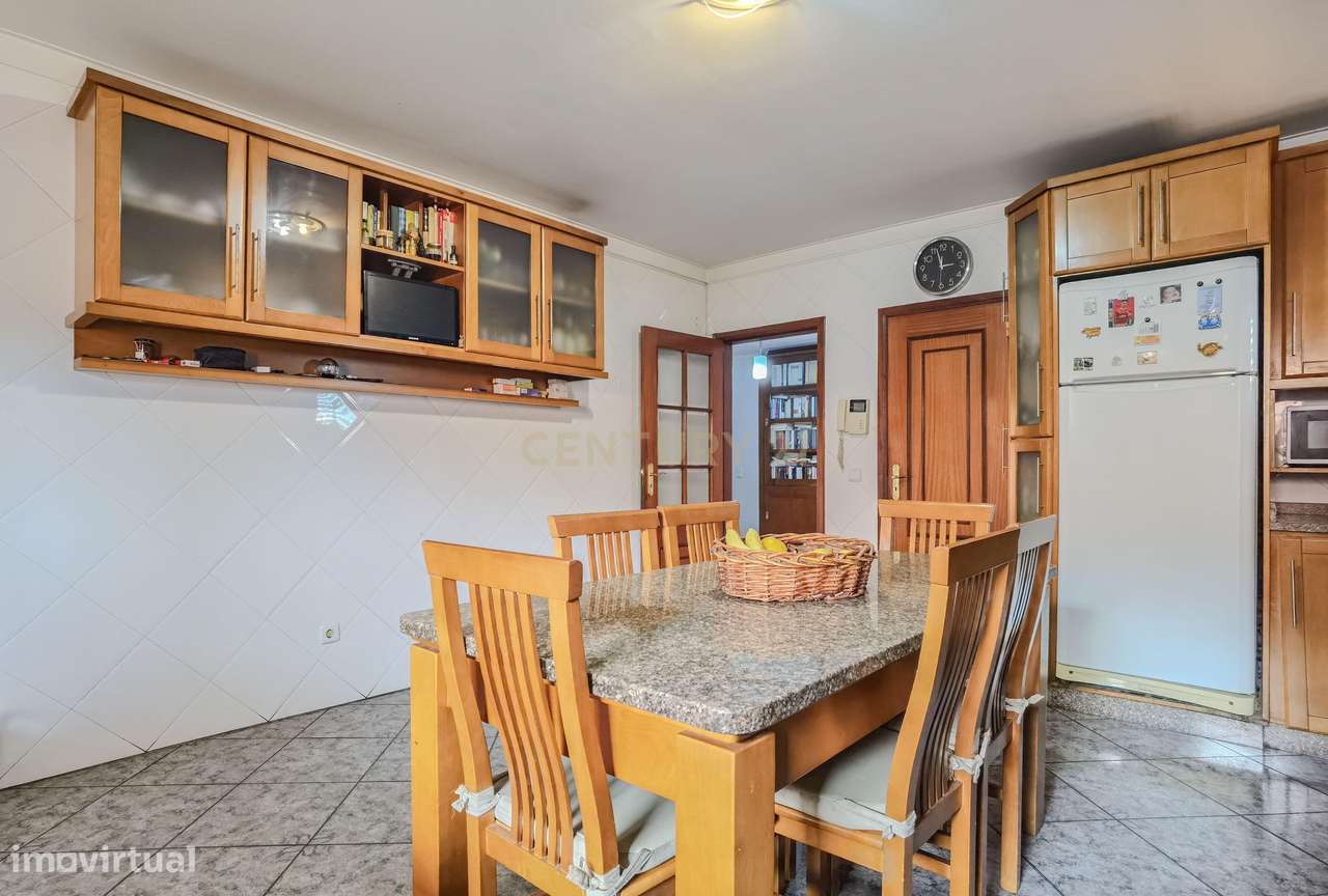 Moradia 4 frentes, T4 em Paiço, Lavra-12