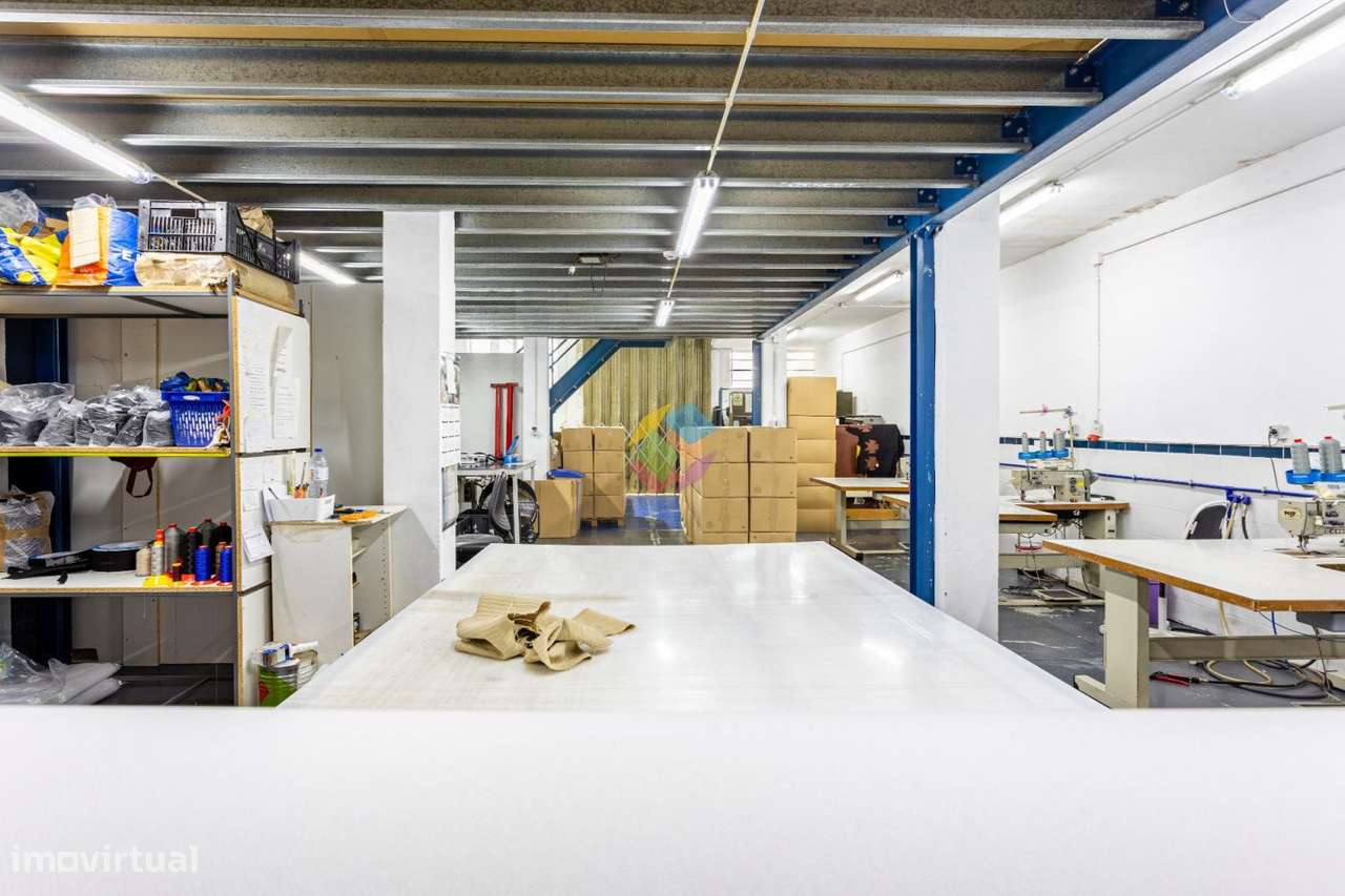 Armazém na Zona Industrial de São João de Vêr-25