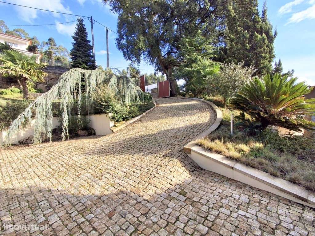 Moradia T4 em pedra, com piscina em Airó - Barcelos-48