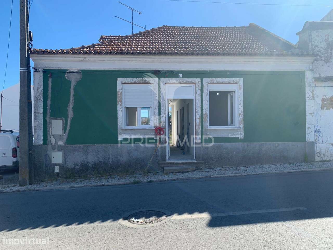 Moradia T2+1 com Quintal em recuperação total - Grande imagem: 2/26