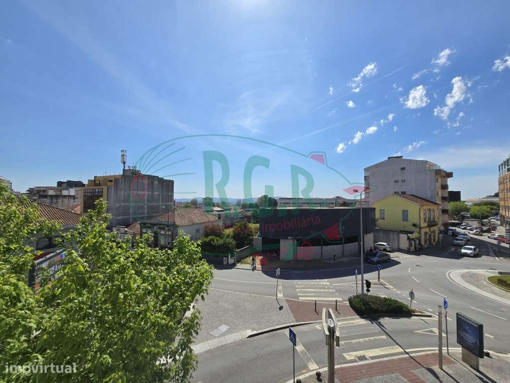 Apartamento T2| Lg Garagem 2 Carros | Localização Central São Cosme-15