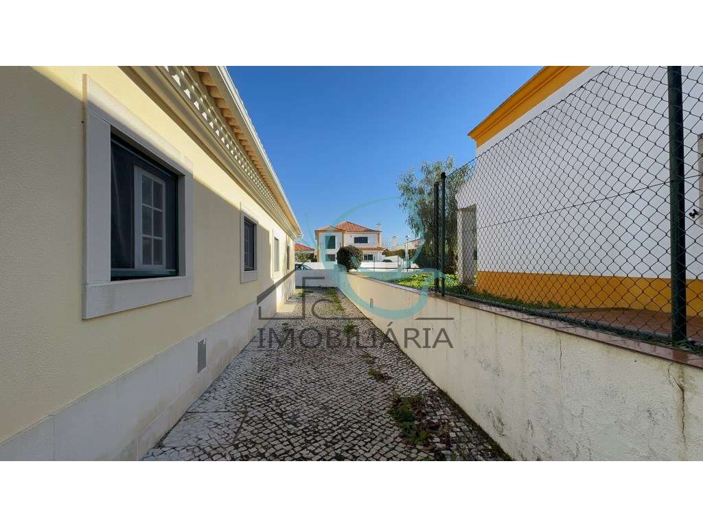 Moradia T4 em Azeitão - Excelente Oportunidade-5