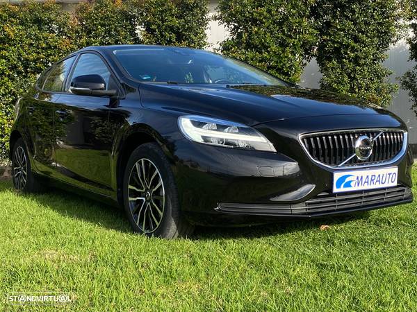 Volvo V40 2.0 D3 Momentum - 1