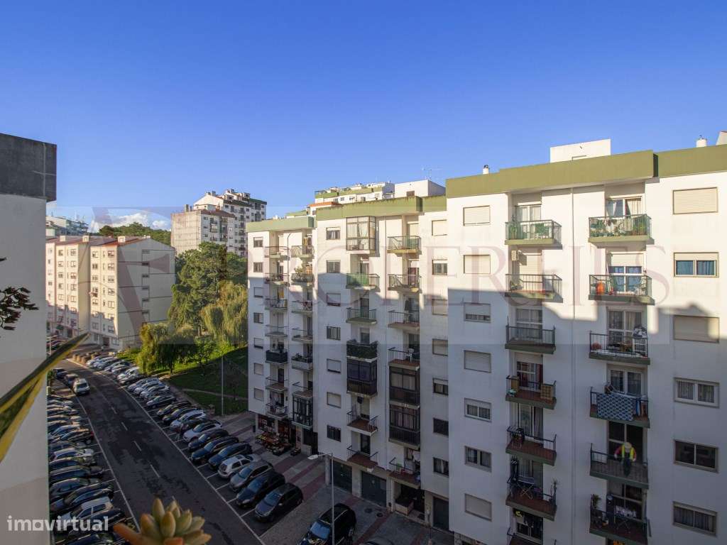 Apartamento T2 Luminoso e Remodelado em Zona Tranquila da Rinchoa-15