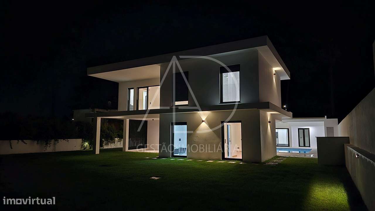 Moradia, 367 m², Corroios-27