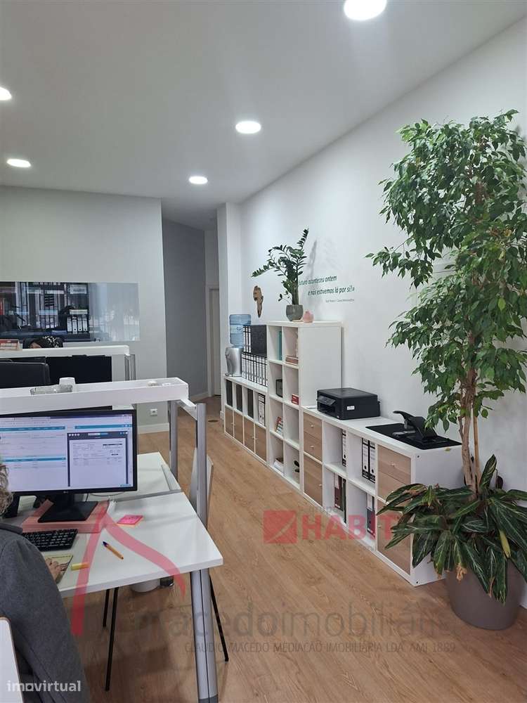 Escritório luminoso e funcional para arrendamento em Braga - Grande imagem: 2/6