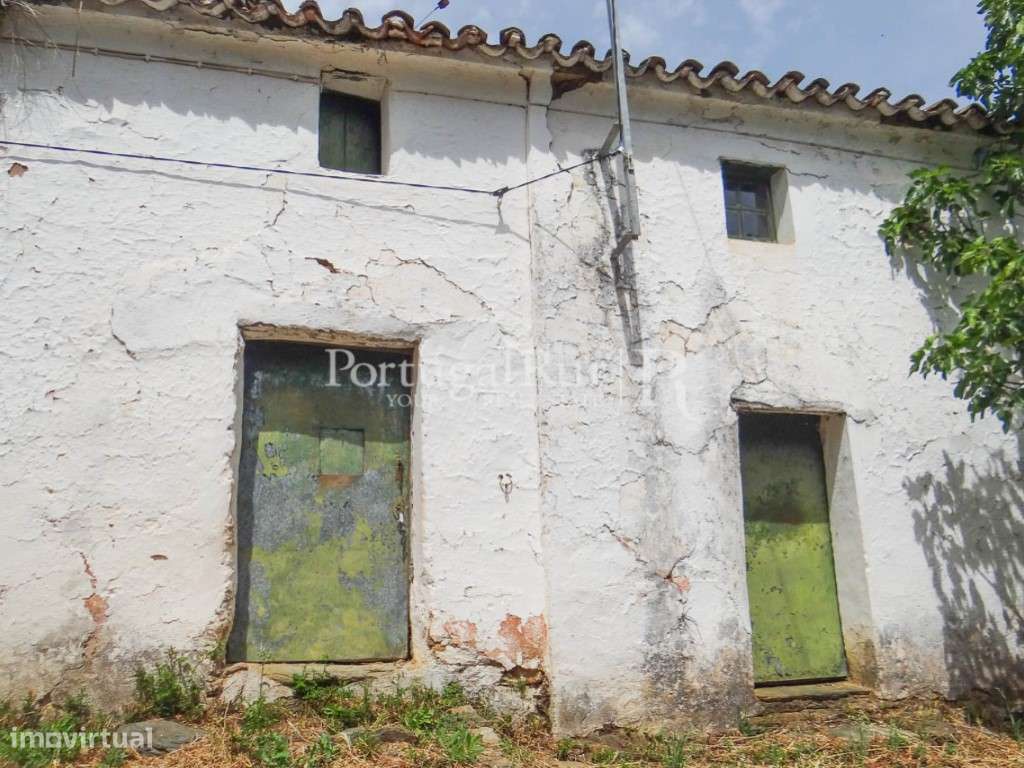 Monte alentejano com casa para recuperar na Serra de São Mamede - Grande imagem: 5/47