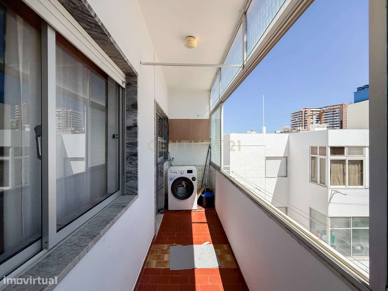 Apartamento T2 | Baixa | Varandas | Vista Desafogada | Faro-17