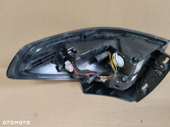 LAMPA LEWA TYŁ TYLNA W BŁOTNIK OPEL ZAFIRA C 13278784 - 4