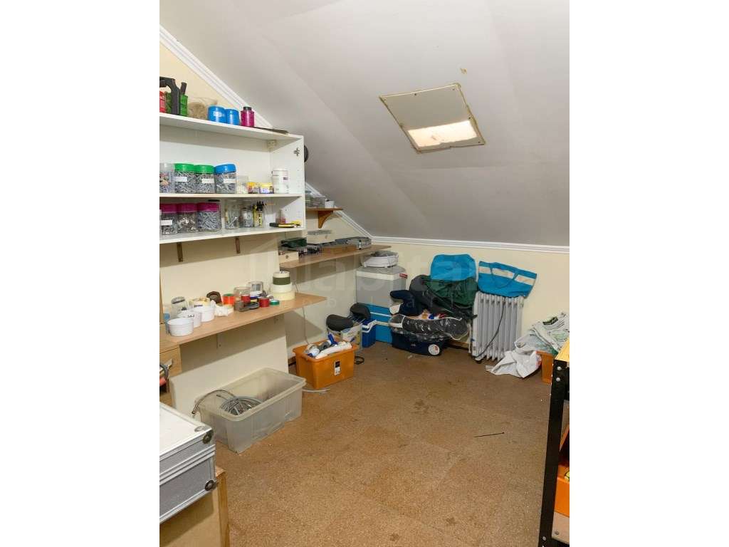 Moradia T5 + 2 C/ Quintal e Sótão-32