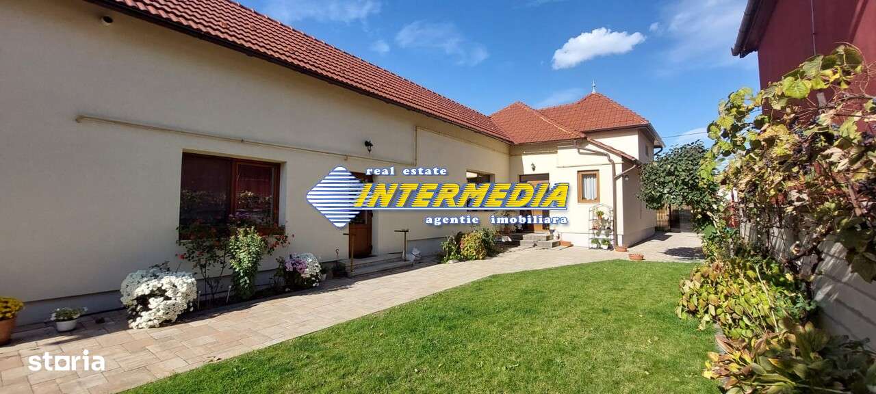 Casa cu 4 camere mobilata si utilata 593mp teren zona Centru - Imagine principală: 5/10