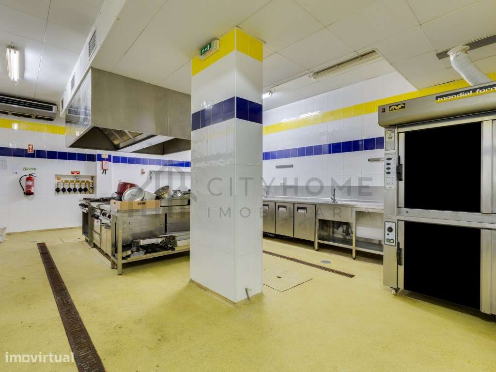 Espaço Comercial de 425m² no Coração de Faro-30