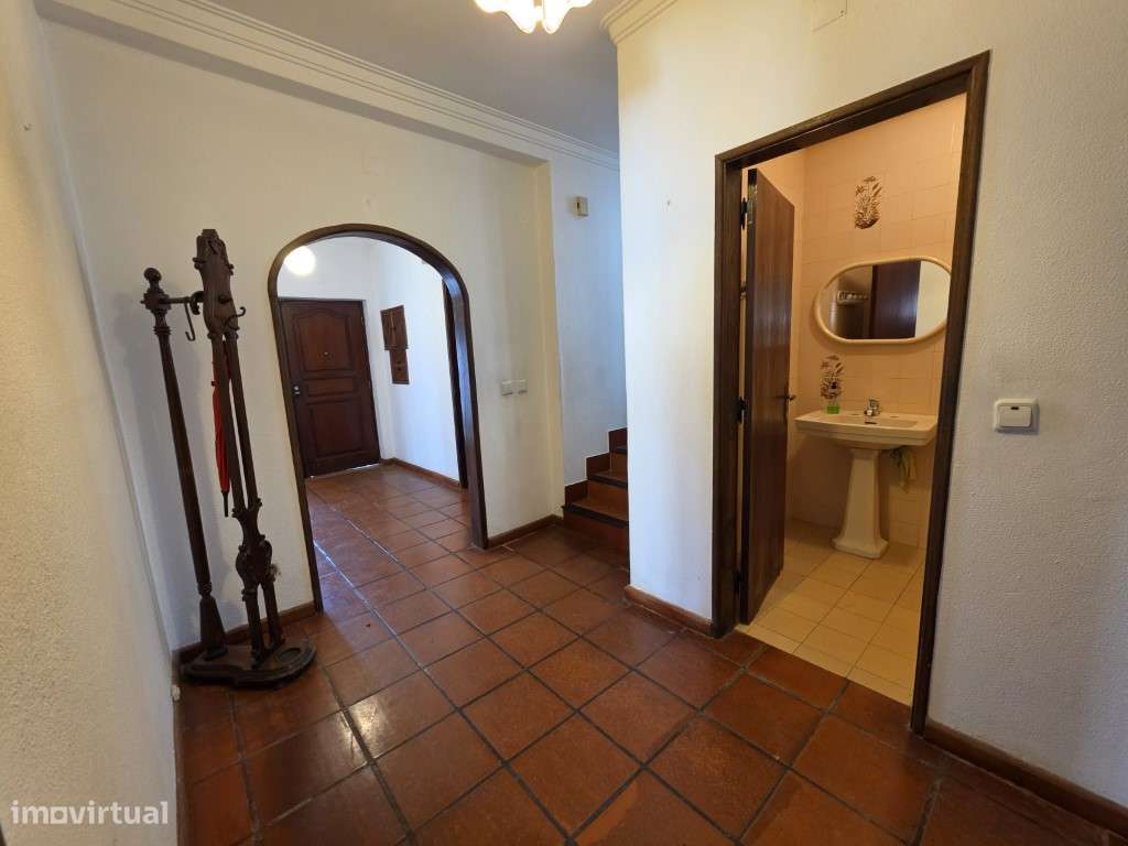 Moradia T5 com Garagem e Jardim | Centro de Elvas-9
