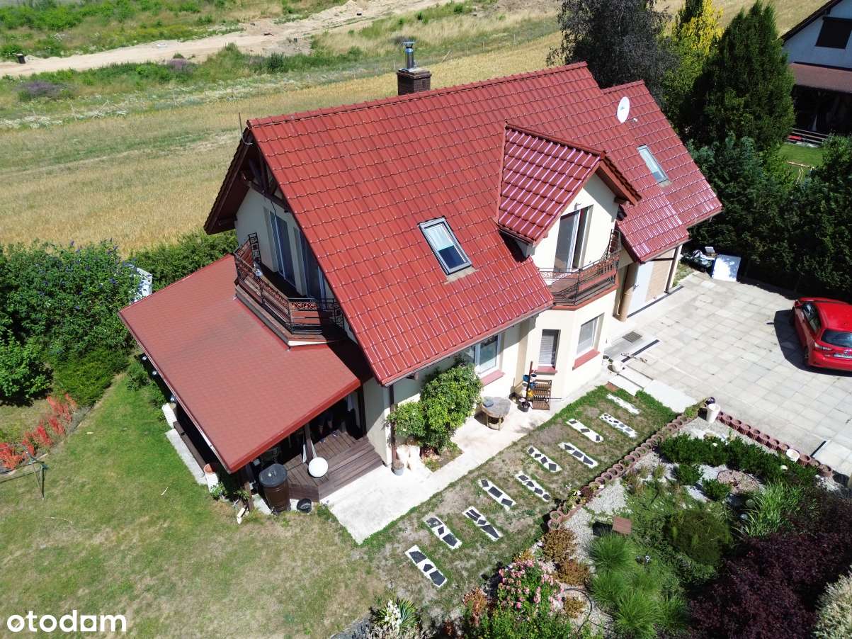 Dom jednorodzinny z dużym ogrodem w Dobrej