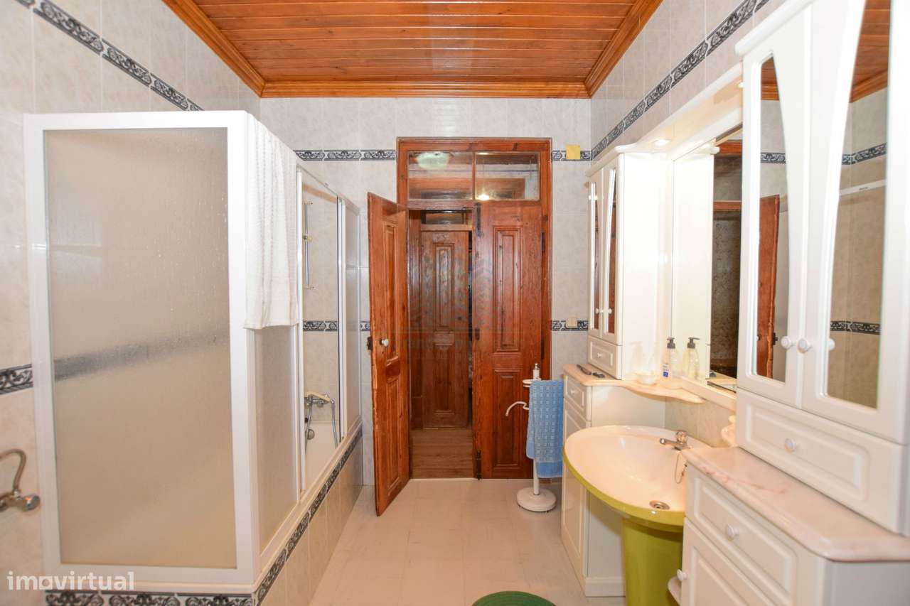 Moradia T7 com Garagem e Armazém - Alcorochel - Torres Novas-23