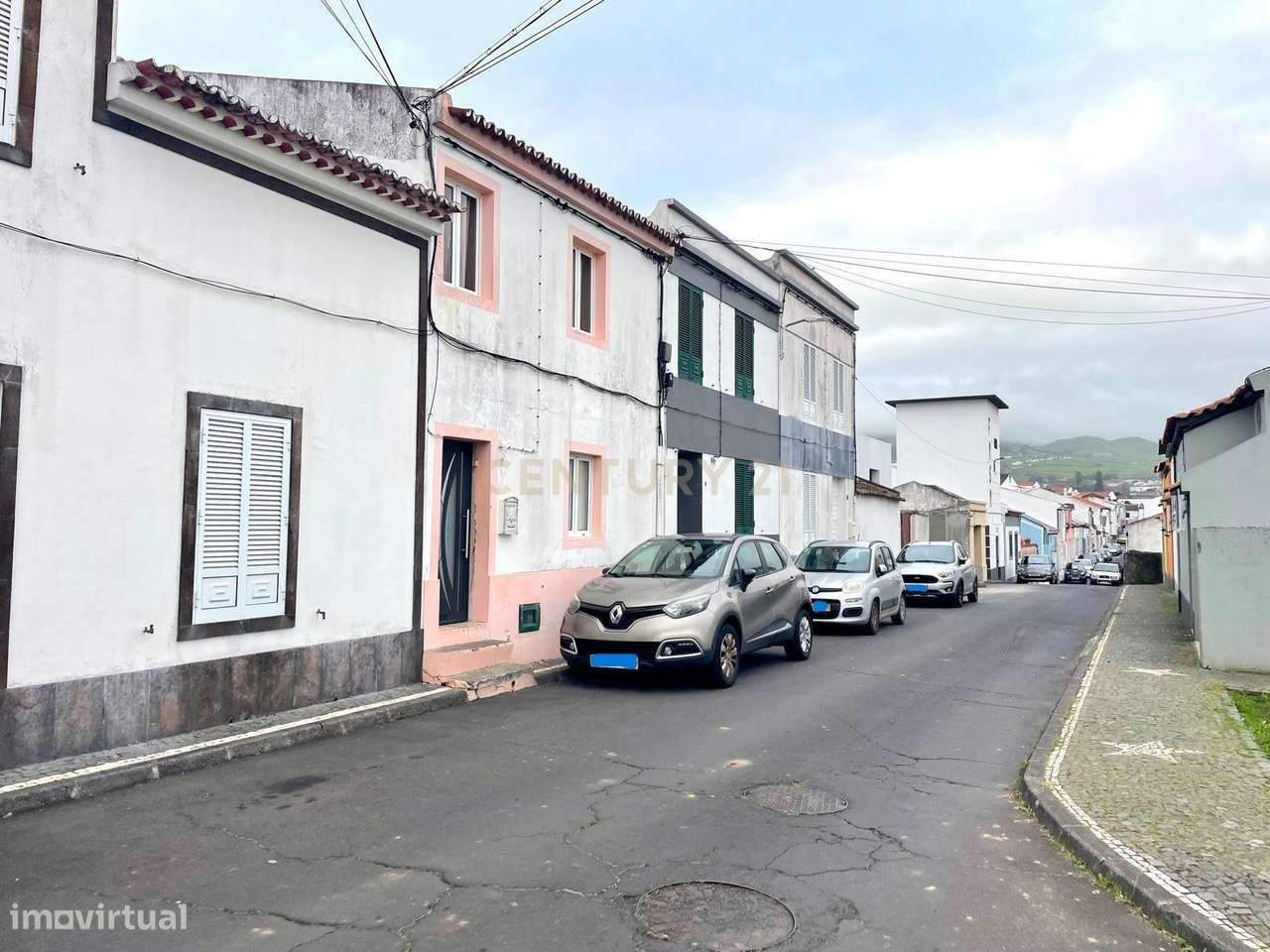 Moradia T2+1 com Quintal e Vista Mar no Centro de Lagoa - Grande imagem: 3/19