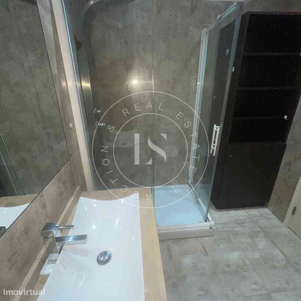 Apartamento T2 com Garagem e Arrumos | Urb. dos Altos | Cidade da Maia-16