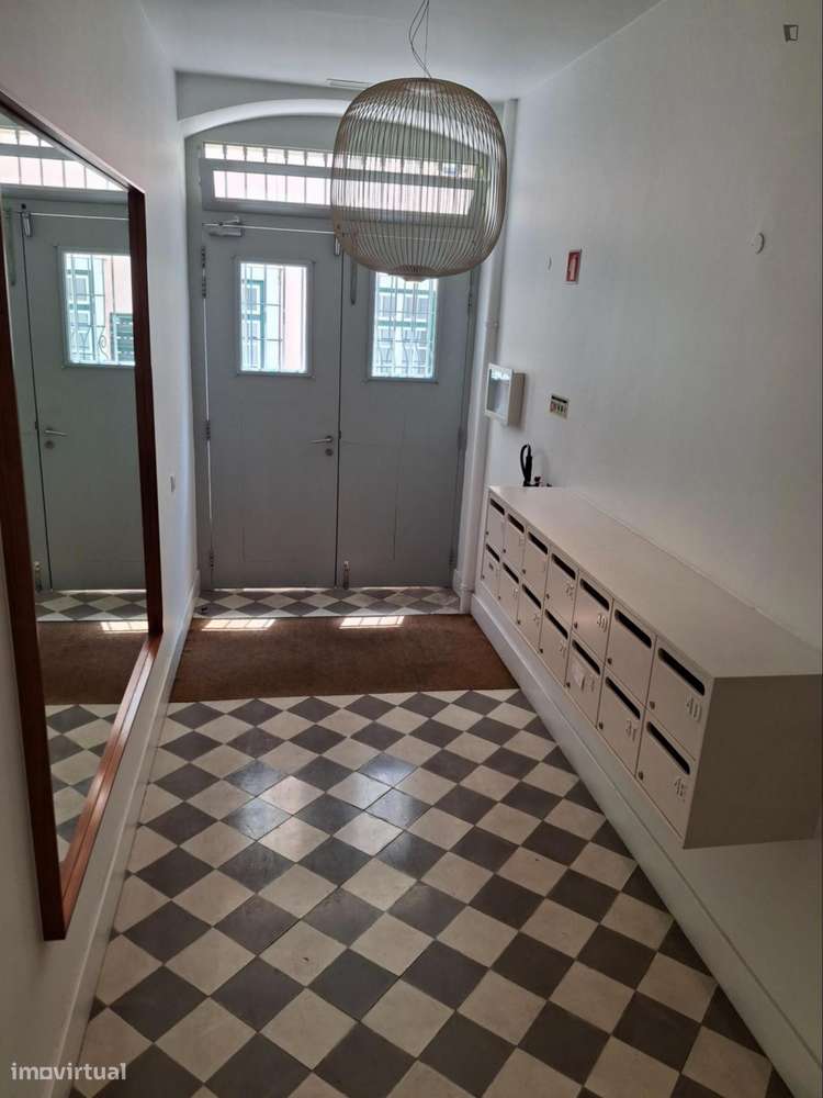 Apartamento com 1 quartos - localizado em Sé Lisbon - Grande imagem: 2/7