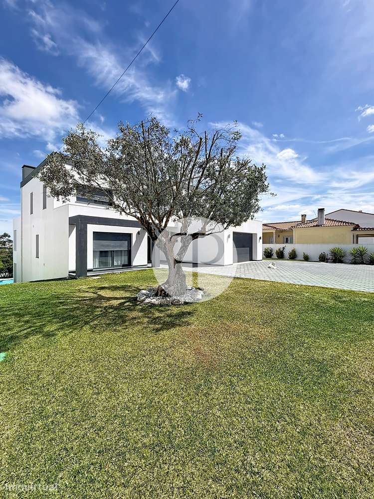 Moradia T4 contemporânea | Piscina e jardim 1.716 m² | Nadadouro-43