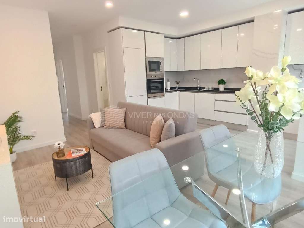 Apartamento T3 totalmente remodelado, com varanda, em Benfica.-2