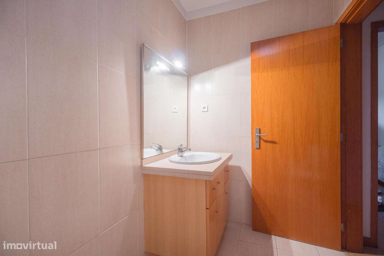 Apartamento T2, Gondomar, com varanda e 2 lugares de garagem-26