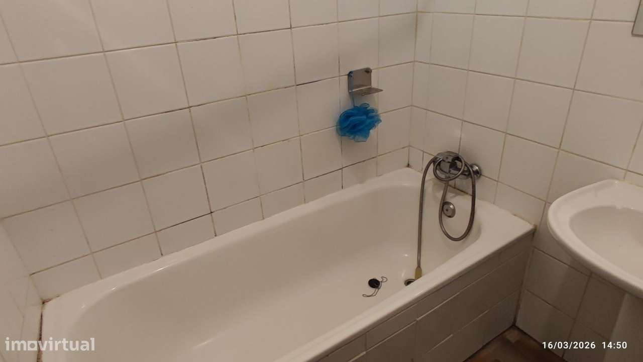 Apartamento T0 para investimento em Linda a Velha-9