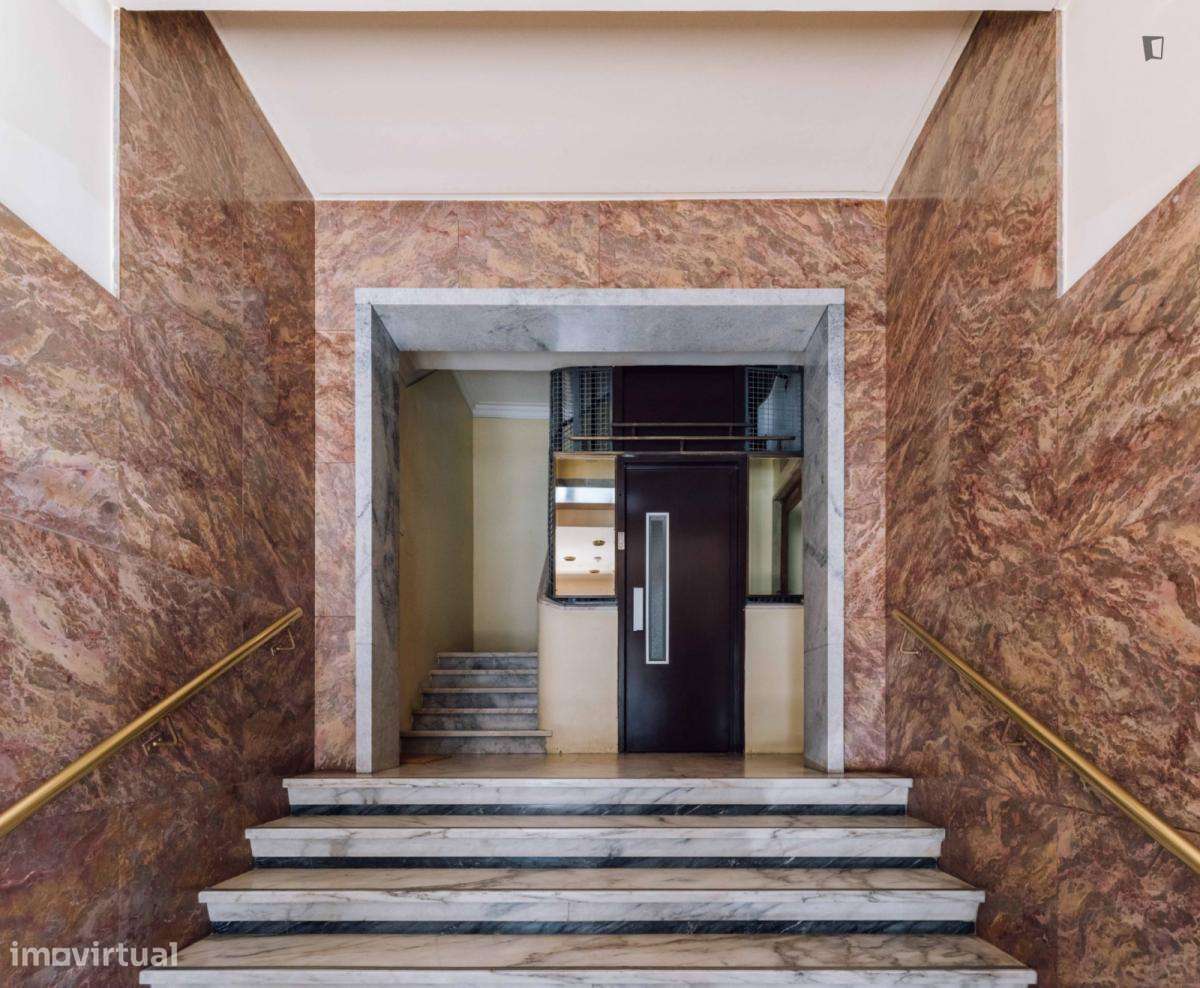 Apartamento com 5 quartos - localizado em Alvalade Lisbon - Grande imagem: 2/10