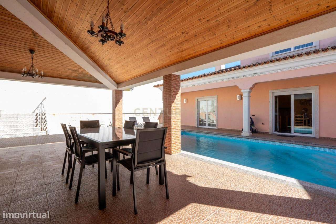 Moradia T3 - C/ espaço exterior e piscina-57