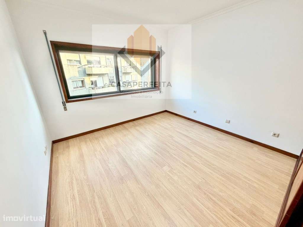 Fabuloso T2 Renovado com 100m2 - Próximo à Nova Linha de Metro e Es...-15