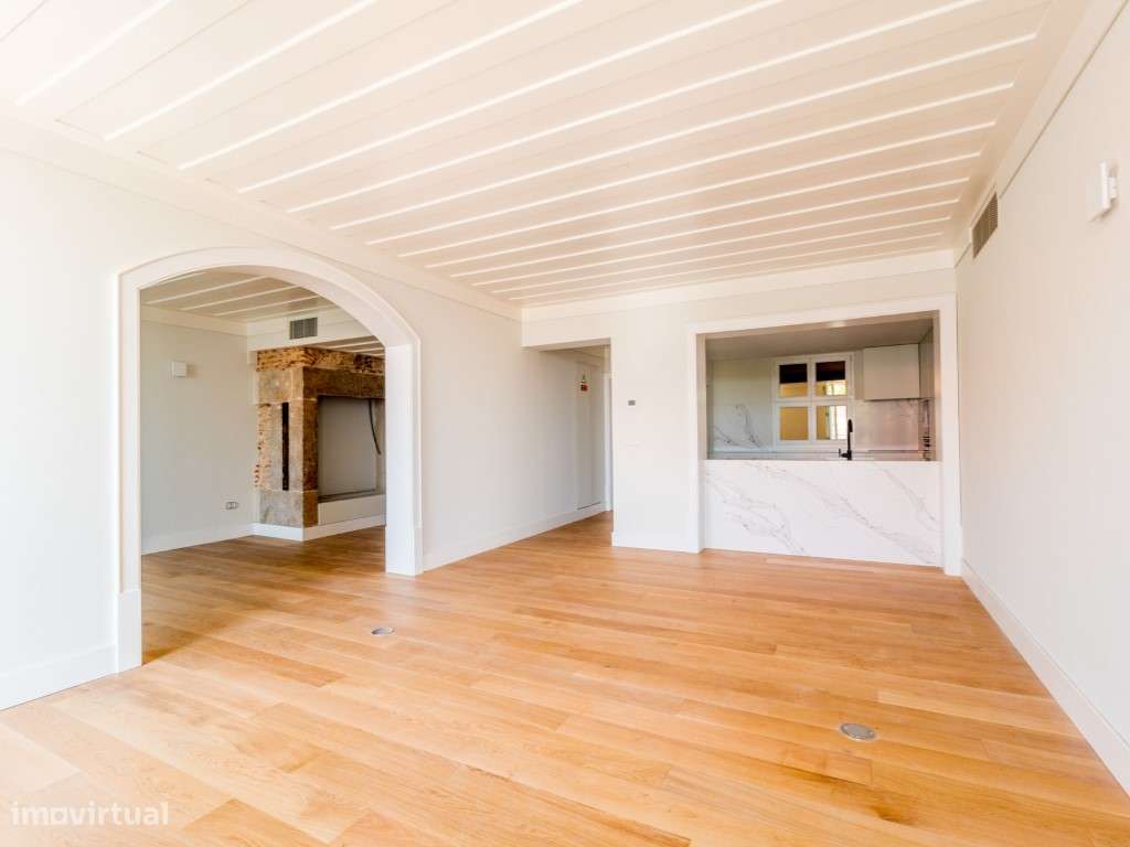 Apartamento T1+1, em prédio recuperado com elevador no Chiado - Grande imagem: 5/38