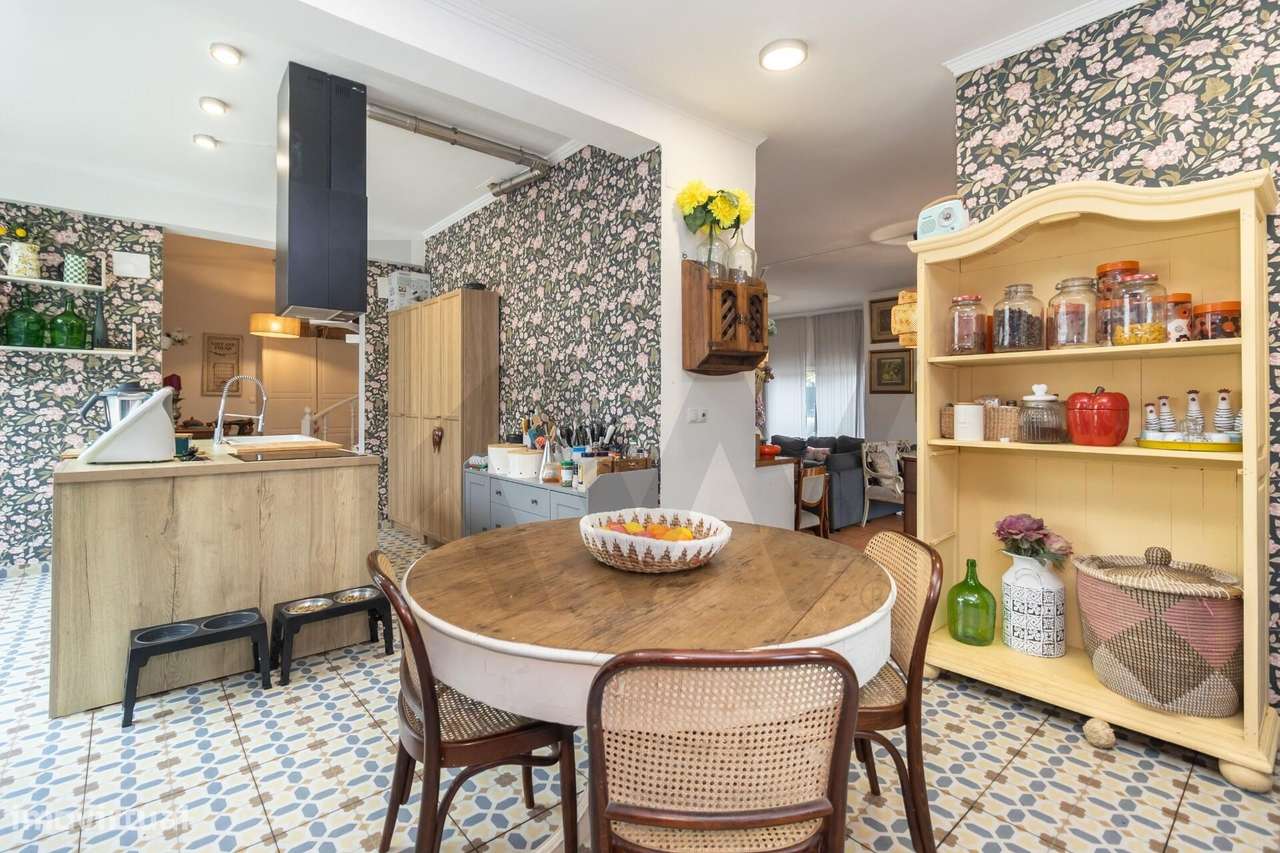 Moradia T5 independente, com piscina, na Av. Pinhal da Aroeira, Verdiz - Grande imagem: 3/60