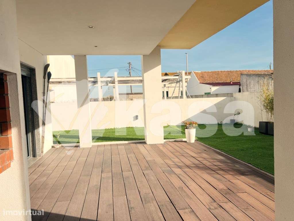 Moradia Isolada T4 com Jardim e Garagem em Santo António da Charnec...-19
