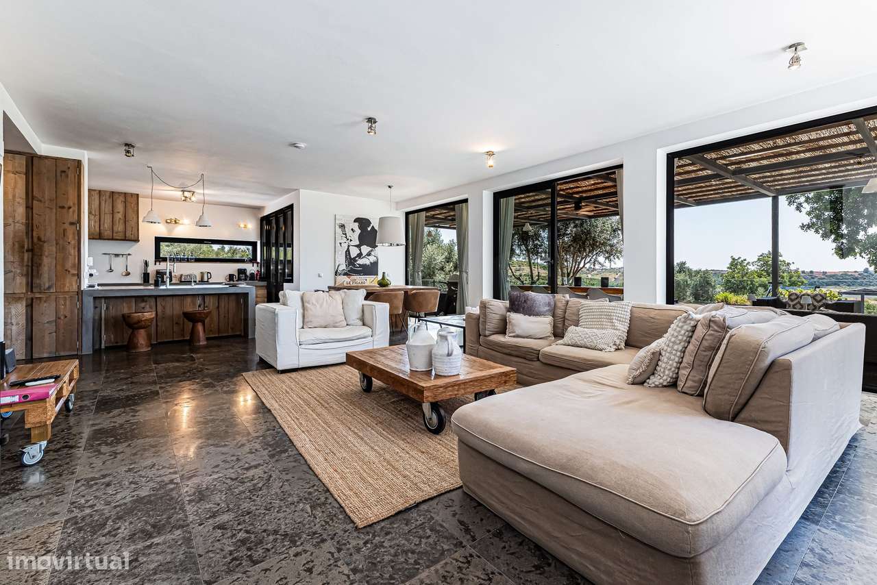 Villa T4 contemporânea à beira do rio no coração do Algarve-17