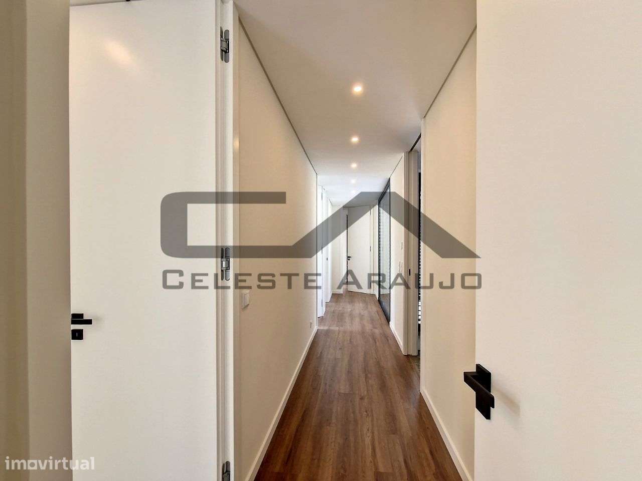 Moradia T4+1 Térrea, com piscina, Rio Meão-16