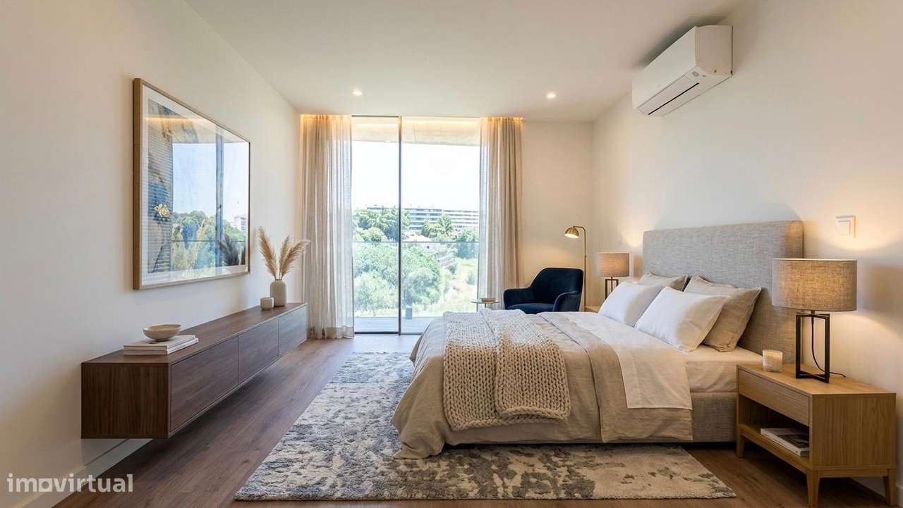 Apartamento T2 com garagem e varanda em Gaia-0