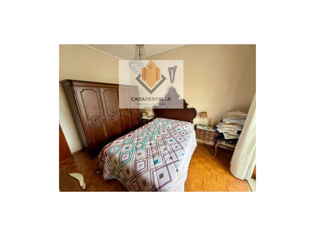 Andar Moradia T3 de 3 Frentes com Terreno, Garagem e Anexos - Avintes-15