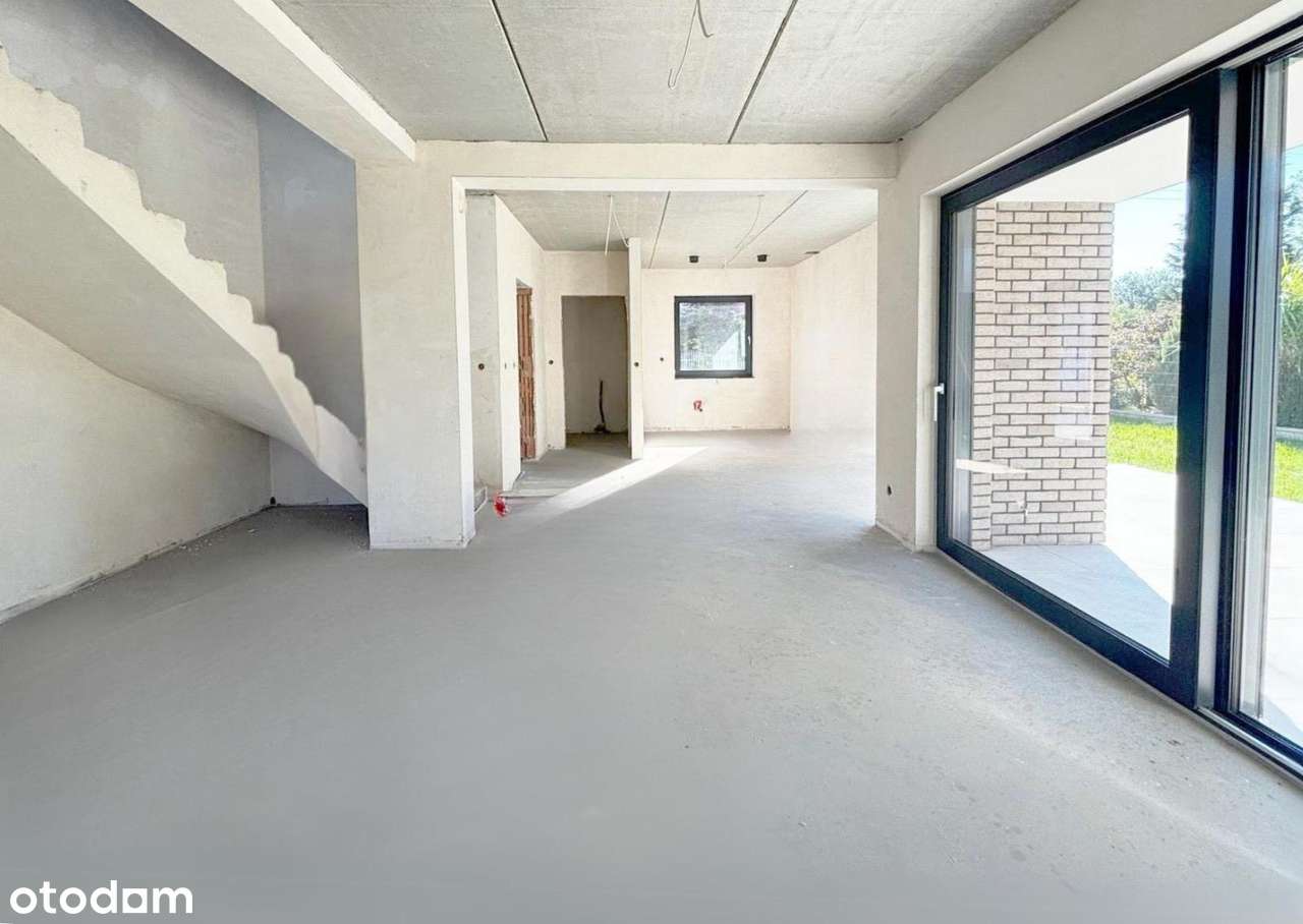 Przestronny dom z garażem i tarasem w spokojnej okolicy-5