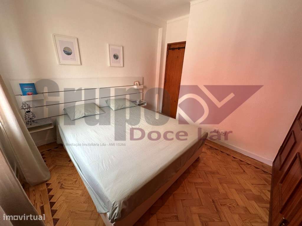 Apartamento T2+1 com Sótão a 350metros da praia de Sesimbra-14