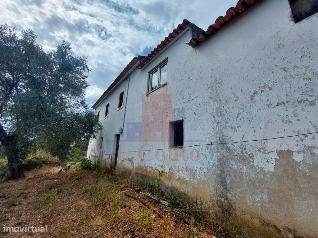Casa Antiga para Restauro, Salir de Matos-32