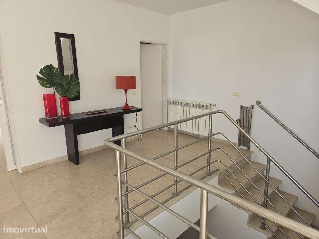 Moradia T5 com Terraço e Piscina-27