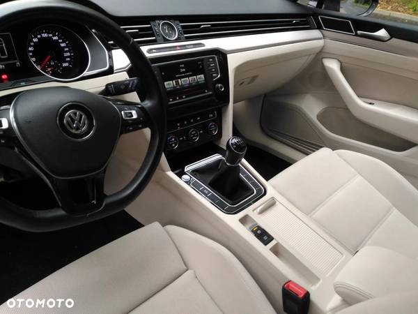 Volkswagen Passat 1.6 TDI (BlueMotion Technology) Comfortline - 8