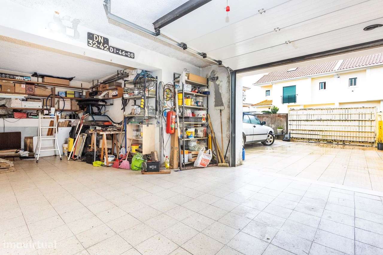 MORADIA GEMINADA À  VENDA EM PORTO SALVO– 3 PISOS, 2 FRENTES-27