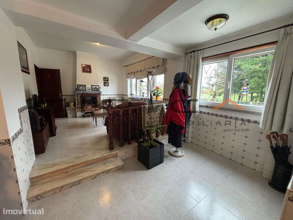 Moradia V4 isolada com bons acessos - Grande imagem: 5/14