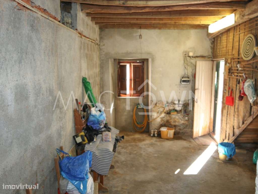 Viva no Centro Histórico numa Moradia Cheia de Caráter-20