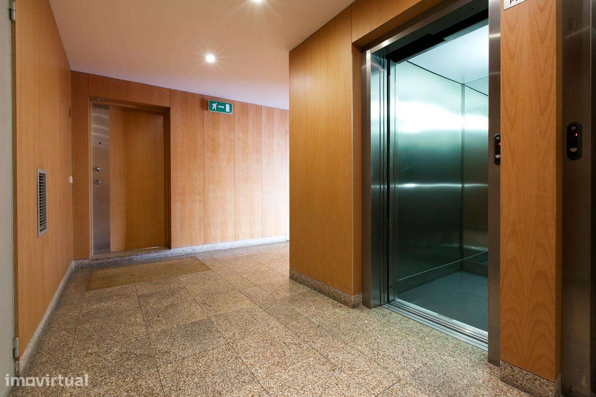 Quarto - localizado em Lordelo do Ouro Porto - Grande imagem: 4/10